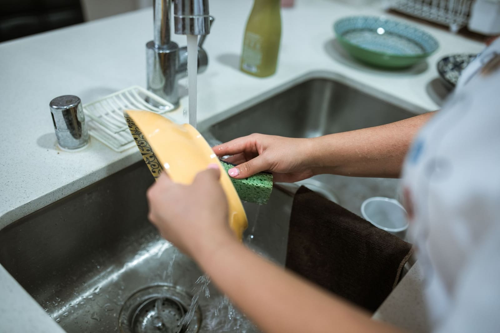 Cleaning the worktop