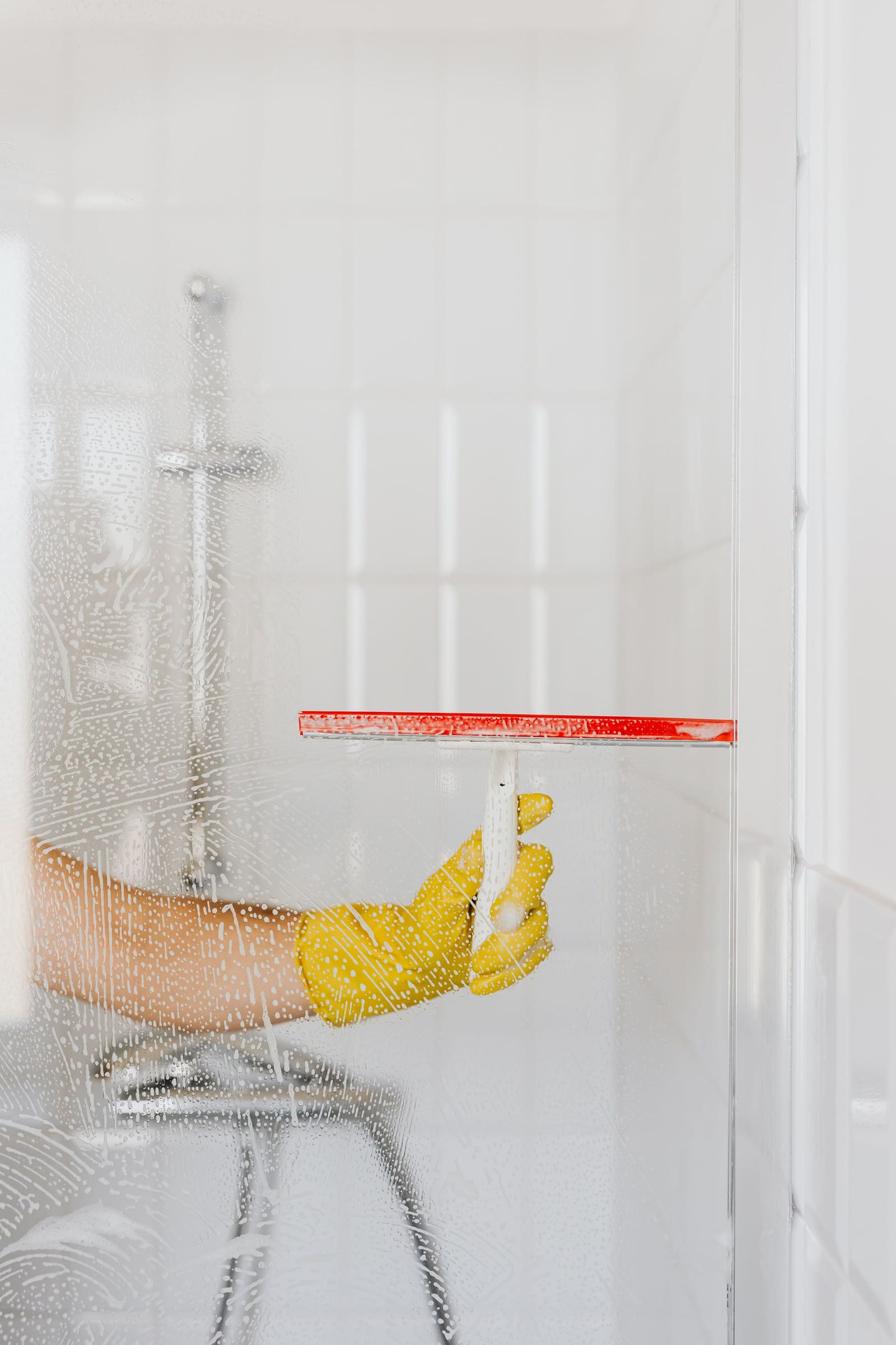 Clean shower screen